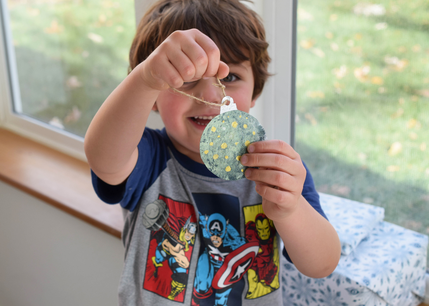 Kid-Friendly DIY Paper Ornaments Tutorial